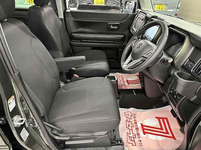 ハスラー タフワイルド　走行５キロ　車検令和９年１１月　屋内保管　純正９インチ全方位モニタ付きナビＴＶ　フロアマット　シートヒーター　キーフリ　Ｐスタート　クリアランスソナー　ＬＥＤヘッドライト　フォグ　衝突被害軽減ブレーキ（6枚目）