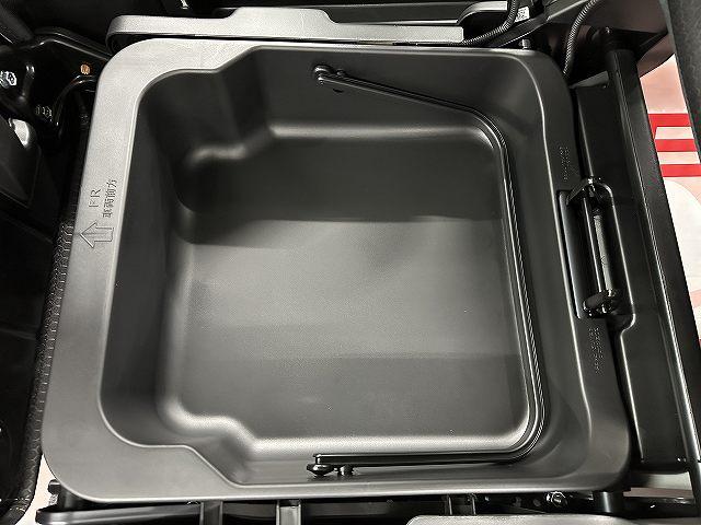 ハスラー タフワイルド　走行５キロ　車検令和９年１１月　屋内保管　純正９インチ全方位モニタ付きナビＴＶ　フロアマット　シートヒーター　キーフリ　Ｐスタート　クリアランスソナー　ＬＥＤヘッドライト　フォグ　衝突被害軽減ブレーキ（46枚目）
