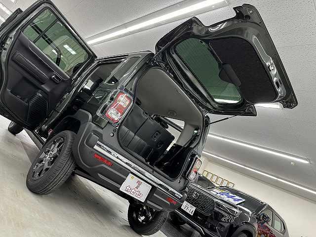 ハスラー タフワイルド　走行５キロ　車検令和９年１１月　屋内保管　純正９インチ全方位モニタ付きナビＴＶ　フロアマット　シートヒーター　キーフリ　Ｐスタート　クリアランスソナー　ＬＥＤヘッドライト　フォグ　衝突被害軽減ブレーキ（56枚目）