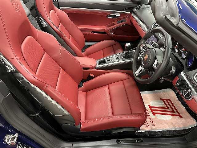７１８ボクスター ７１８ボクスターＧＴＳ　４．０　ユーザー買取　ディーラー車　禁煙　１オナ車　純正ナビ　バックカメラ　ＥＴＣ２．０　ボルドーレッドレザーシート＆エンボス加工ヘッドレスト＆シートヒータ　電動可倒式ドアミラ　キセノンヘッドライトＰＤＬＳ付（6枚目）