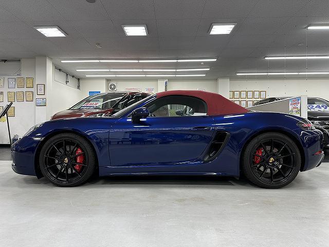 ７１８ボクスター ７１８ボクスターＧＴＳ　４．０　ユーザー買取　ディーラー車　禁煙　１オナ車　純正ナビ　バックカメラ　ＥＴＣ２．０　ボルドーレッドレザーシート＆エンボス加工ヘッドレスト＆シートヒータ　電動可倒式ドアミラ　キセノンヘッドライトＰＤＬＳ付（13枚目）