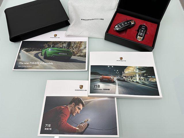 ７１８ボクスター ７１８ボクスターＧＴＳ　４．０　ユーザー買取　ディーラー車　禁煙　１オナ車　純正ナビ　バックカメラ　ＥＴＣ２．０　ボルドーレッドレザーシート＆エンボス加工ヘッドレスト＆シートヒータ　電動可倒式ドアミラ　キセノンヘッドライトＰＤＬＳ付（20枚目）