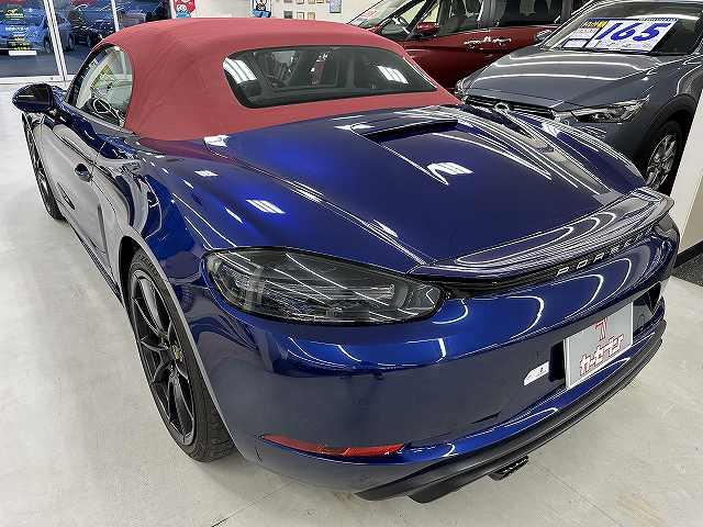 ７１８ボクスター ７１８ボクスターＧＴＳ　４．０　ユーザー買取　ディーラー車　禁煙　１オナ車　純正ナビ　バックカメラ　ＥＴＣ２．０　ボルドーレッドレザーシート＆エンボス加工ヘッドレスト＆シートヒータ　電動可倒式ドアミラ　キセノンヘッドライトＰＤＬＳ付（27枚目）