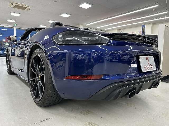 ７１８ボクスター ７１８ボクスターＧＴＳ　４．０　ユーザー買取　ディーラー車　禁煙　１オナ車　純正ナビ　バックカメラ　ＥＴＣ２．０　ボルドーレッドレザーシート＆エンボス加工ヘッドレスト＆シートヒータ　電動可倒式ドアミラ　キセノンヘッドライトＰＤＬＳ付（29枚目）