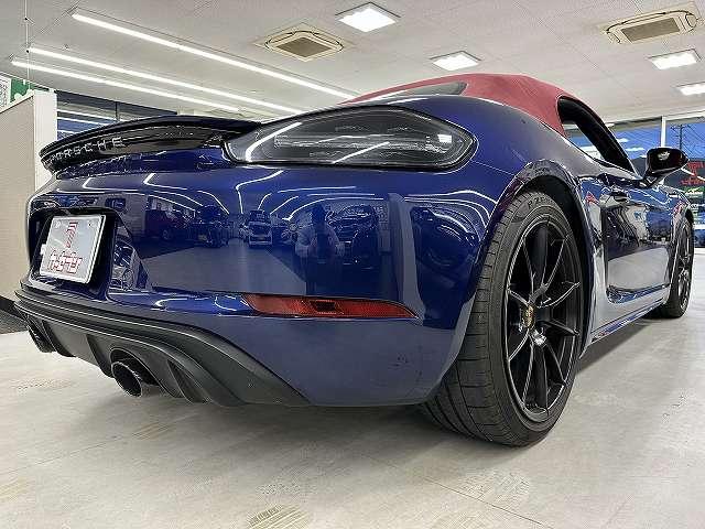 ７１８ボクスター ７１８ボクスターＧＴＳ　４．０　ユーザー買取　ディーラー車　禁煙　１オナ車　純正ナビ　バックカメラ　ＥＴＣ２．０　ボルドーレッドレザーシート＆エンボス加工ヘッドレスト＆シートヒータ　電動可倒式ドアミラ　キセノンヘッドライトＰＤＬＳ付（32枚目）