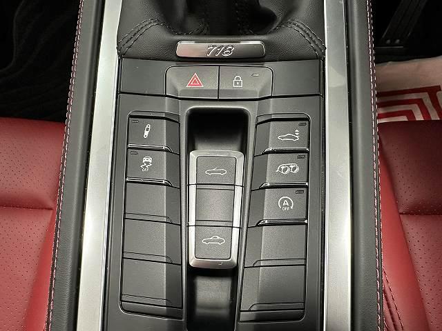 ７１８ボクスター ７１８ボクスターＧＴＳ　４．０　ユーザー買取　ディーラー車　禁煙　１オナ車　純正ナビ　バックカメラ　ＥＴＣ２．０　ボルドーレッドレザーシート＆エンボス加工ヘッドレスト＆シートヒータ　電動可倒式ドアミラ　キセノンヘッドライトＰＤＬＳ付（48枚目）