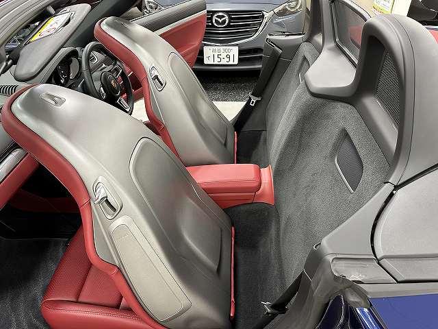 ７１８ボクスター ７１８ボクスターＧＴＳ　４．０　ユーザー買取　ディーラー車　禁煙　１オナ車　純正ナビ　バックカメラ　ＥＴＣ２．０　ボルドーレッドレザーシート＆エンボス加工ヘッドレスト＆シートヒータ　電動可倒式ドアミラ　キセノンヘッドライトＰＤＬＳ付（54枚目）