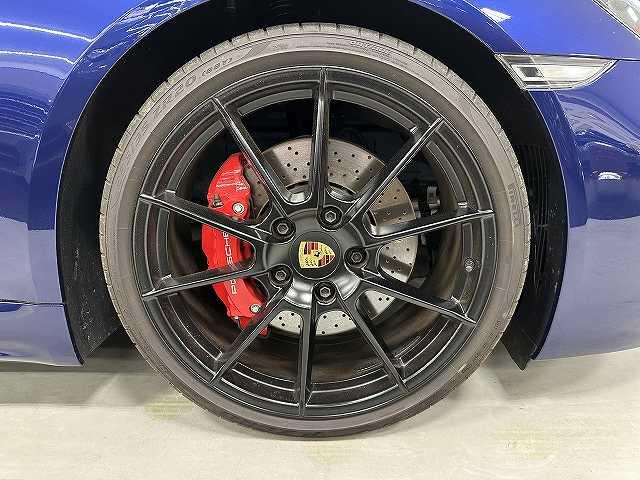７１８ボクスター ７１８ボクスターＧＴＳ　４．０　ユーザー買取　ディーラー車　禁煙　１オナ車　純正ナビ　バックカメラ　ＥＴＣ２．０　ボルドーレッドレザーシート＆エンボス加工ヘッドレスト＆シートヒータ　電動可倒式ドアミラ　キセノンヘッドライトＰＤＬＳ付（56枚目）