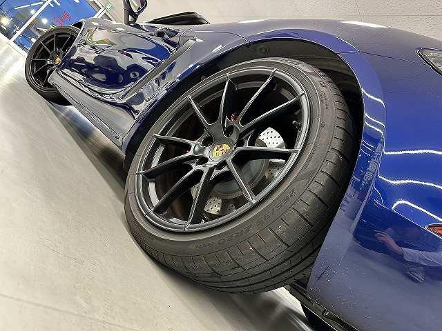 ７１８ボクスター ７１８ボクスターＧＴＳ　４．０　ユーザー買取　ディーラー車　禁煙　１オナ車　純正ナビ　バックカメラ　ＥＴＣ２．０　ボルドーレッドレザーシート＆エンボス加工ヘッドレスト＆シートヒータ　電動可倒式ドアミラ　キセノンヘッドライトＰＤＬＳ付（61枚目）