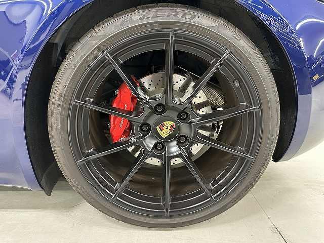 ７１８ボクスター ７１８ボクスターＧＴＳ　４．０　ユーザー買取　ディーラー車　禁煙　１オナ車　純正ナビ　バックカメラ　ＥＴＣ２．０　ボルドーレッドレザーシート＆エンボス加工ヘッドレスト＆シートヒータ　電動可倒式ドアミラ　キセノンヘッドライトＰＤＬＳ付（62枚目）