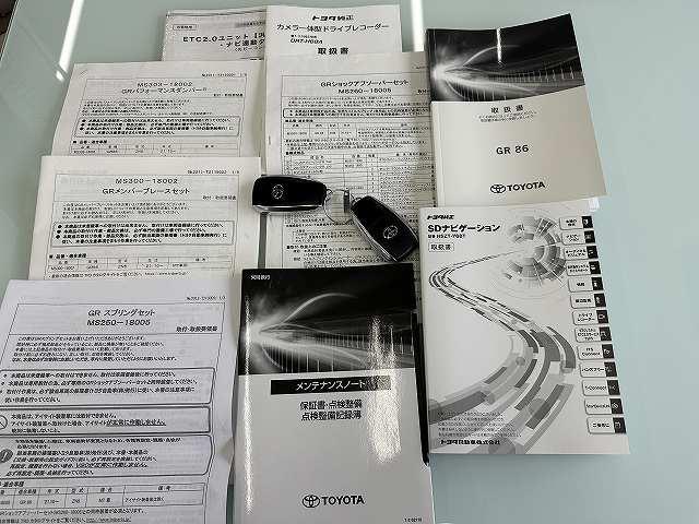 ＧＲ８６ ＳＺ　６速マニュアル　ユーザー買取　禁煙　１オナ車　ＧＲサスペンションセット＆パフォーマンスダンパー＆メンバーブレースセット＆ドアスタビライザー　純正９型ナビＴＶ　ＢＴオーディオ　ＥＴＣ　ドライブレコーダー（20枚目）
