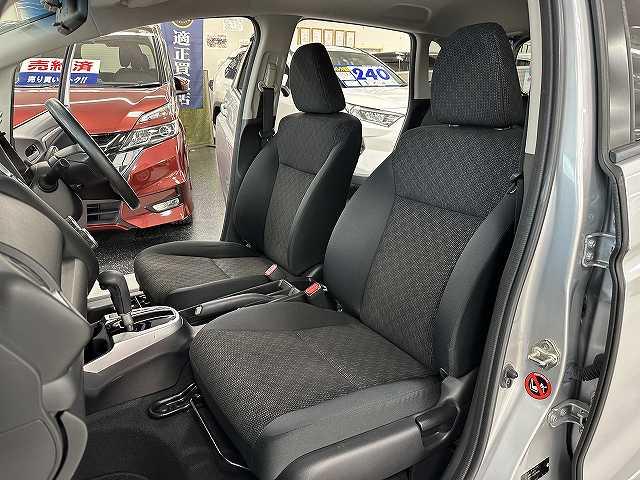 フィット １３Ｇ・Ｆパッケージ　元リース車両　ユーザー買取　純正ナビＴＶ　ブルートゥースオーディオ　ＥＴＣ　ドライブレコーダー　電動格納ミラー　アイドリングストップ　キーフリー　プッシュスタート（6枚目）