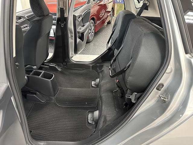 フィット １３Ｇ・Ｆパッケージ　元リース車両　ユーザー買取　純正ナビＴＶ　ブルートゥースオーディオ　ＥＴＣ　ドライブレコーダー　電動格納ミラー　アイドリングストップ　キーフリー　プッシュスタート（8枚目）
