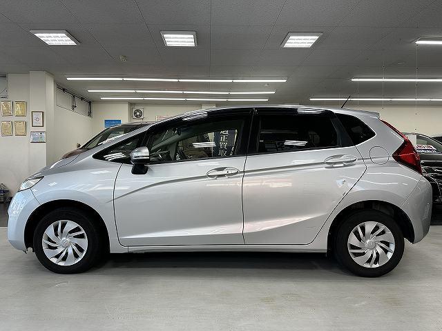 フィット １３Ｇ・Ｆパッケージ　元リース車両　ユーザー買取　純正ナビＴＶ　ブルートゥースオーディオ　ＥＴＣ　ドライブレコーダー　電動格納ミラー　アイドリングストップ　キーフリー　プッシュスタート（14枚目）