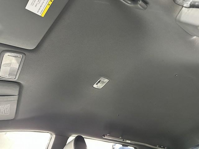 フリードスパイクハイブリッド ジャストセレクション　後期型　ユーザー買取　上面部雹被害有り　純正９インチナビＴＶ　フロント＆バックカメラ　ブルートゥースオーディオ　ＥＴＣ　両側パワースライドドア　ＨＩＤヘッドライト　電動格納ミラー　　キーフリー（8枚目）