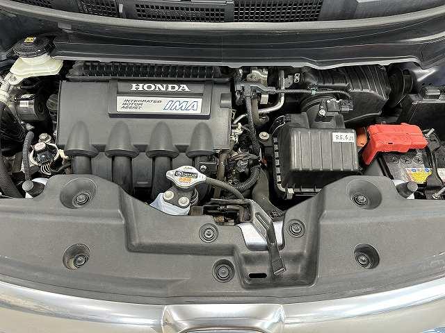 フリードスパイクハイブリッド ジャストセレクション　後期型　ユーザー買取　上面部雹被害有り　純正９インチナビＴＶ　フロント＆バックカメラ　ブルートゥースオーディオ　ＥＴＣ　両側パワースライドドア　ＨＩＤヘッドライト　電動格納ミラー　　キーフリー（11枚目）