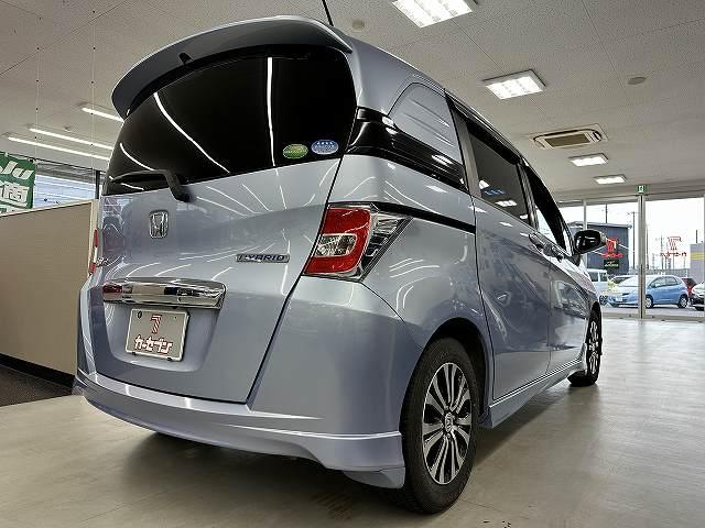 フリードスパイクハイブリッド ジャストセレクション　後期型　ユーザー買取　上面部雹被害有り　純正９インチナビＴＶ　フロント＆バックカメラ　ブルートゥースオーディオ　ＥＴＣ　両側パワースライドドア　ＨＩＤヘッドライト　電動格納ミラー　　キーフリー（23枚目）