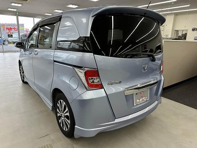 フリードスパイクハイブリッド ジャストセレクション　後期型　ユーザー買取　上面部雹被害有り　純正９インチナビＴＶ　フロント＆バックカメラ　ブルートゥースオーディオ　ＥＴＣ　両側パワースライドドア　ＨＩＤヘッドライト　電動格納ミラー　　キーフリー（24枚目）