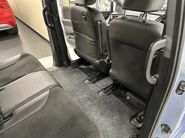 フリードスパイクハイブリッド ジャストセレクション　後期型　ユーザー買取　上面部雹被害有り　純正９インチナビＴＶ　フロント＆バックカメラ　ブルートゥースオーディオ　ＥＴＣ　両側パワースライドドア　ＨＩＤヘッドライト　電動格納ミラー　　キーフリー（43枚目）