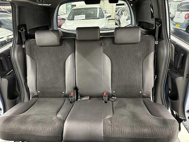 フリードスパイクハイブリッド ジャストセレクション　後期型　ユーザー買取　上面部雹被害有り　純正９インチナビＴＶ　フロント＆バックカメラ　ブルートゥースオーディオ　ＥＴＣ　両側パワースライドドア　ＨＩＤヘッドライト　電動格納ミラー　　キーフリー（45枚目）