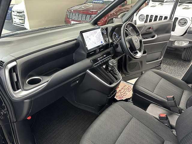 ヴォクシー ハイブリッドＳ－Ｇ　８人乗　ユーザー買取　禁煙　１オナ車　純正ナビＴＶ　ブルートゥースオーディオ　バックカメラ　ＣＤ・ＤＶＤ再生　左パワースライドドア　ＥＴＣ　フロント・左サイドカメラ　Ｐスタート　衝突被害軽減ブレーキ（46枚目）