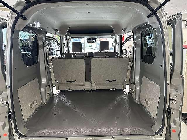 エブリイ ジョイン　届出済未使用車　バックアイカメラ付きディスプレイオーディオ　ラバーマット　屋内保管　走行７キロ　ＬＥＤヘッドライト　Ｐスタート　シートヒータ　デュアルカメラブレーキサポート　リアヒータ　分割リアシート（9枚目）