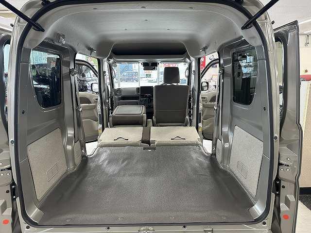 エブリイ ジョイン　届出済未使用車　バックアイカメラ付きディスプレイオーディオ　ラバーマット　屋内保管　走行７キロ　ＬＥＤヘッドライト　Ｐスタート　シートヒータ　デュアルカメラブレーキサポート　リアヒータ　分割リアシート（46枚目）