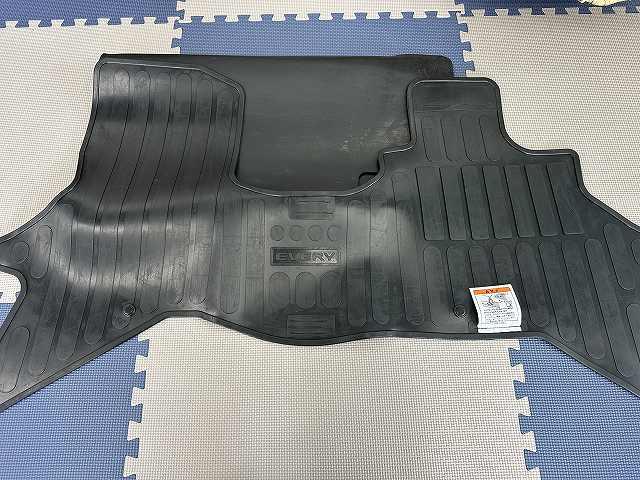 エブリイ ジョイン　届出済未使用車　バックアイカメラ付きディスプレイオーディオ　ラバーマット　屋内保管　走行７キロ　ＬＥＤヘッドライト　Ｐスタート　シートヒータ　デュアルカメラブレーキサポート　リアヒータ　分割リアシート（48枚目）