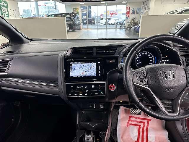 フィットハイブリッド Ｓ　ホンダセンシング　ユーザー買取　禁煙　１オナ車　純正ナビＴＶ　バックカメラ　ＢＴオーディオ　ＥＴＣ　ＬＥＤヘッドライト＆フォグランプ　Ｐスタート　純正１６インチＡＷ　パドルシフト　衝突被害軽減ブレーキ　走行７８３１キロ（3枚目）