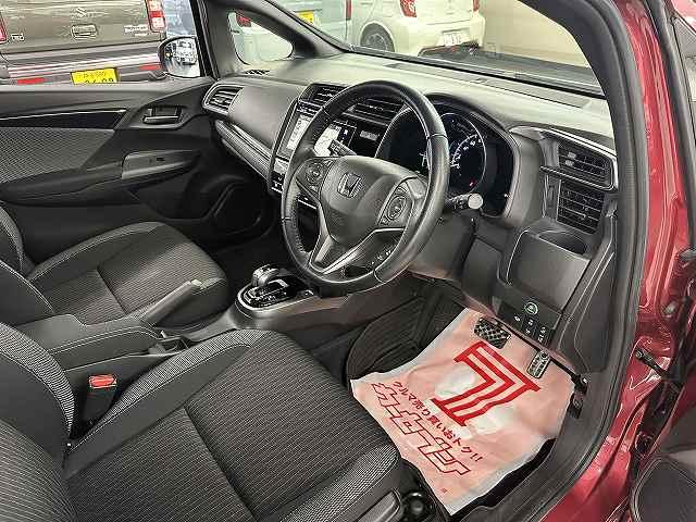 フィットハイブリッド Ｓ　ホンダセンシング　ユーザー買取　禁煙　１オナ車　純正ナビＴＶ　バックカメラ　ＢＴオーディオ　ＥＴＣ　ＬＥＤヘッドライト＆フォグランプ　Ｐスタート　純正１６インチＡＷ　パドルシフト　衝突被害軽減ブレーキ　走行７８３１キロ（4枚目）