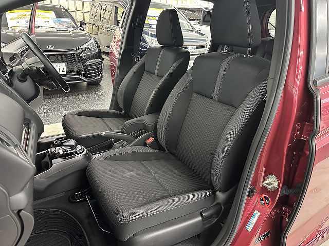 フィットハイブリッド Ｓ　ホンダセンシング　ユーザー買取　禁煙　１オナ車　純正ナビＴＶ　バックカメラ　ＢＴオーディオ　ＥＴＣ　ＬＥＤヘッドライト＆フォグランプ　Ｐスタート　純正１６インチＡＷ　パドルシフト　衝突被害軽減ブレーキ　走行７８３１キロ（6枚目）