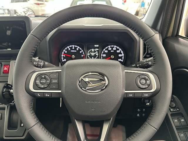 タフト G ダーククロムベンチャー 届出済未使用車 走行5キロ 車検令和10年10月21日 室内保管 禁煙車 ムーンルーフ LEDヘッドライト&フォグ オートホールド ACC 前席シートヒーター プッシュスタート 衝突被害軽減ブレーキ(32枚目)