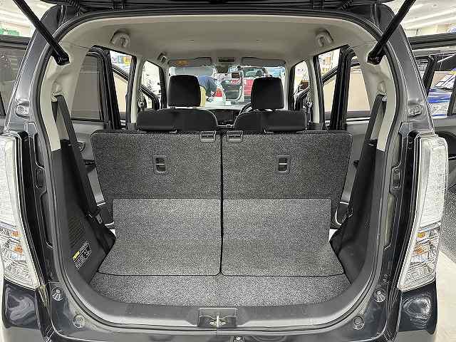 国産、輸入車を問わず提携工場にて熟練の整備士さんがしっかりご納車の整備をいたします。もちろん、ご納車後の修理や車検も承ります。お気軽にご相談下さい。