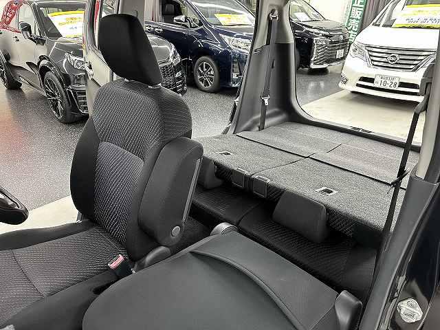 ☆カーセブン越谷店☆広々したショールームでじっくり見学♪