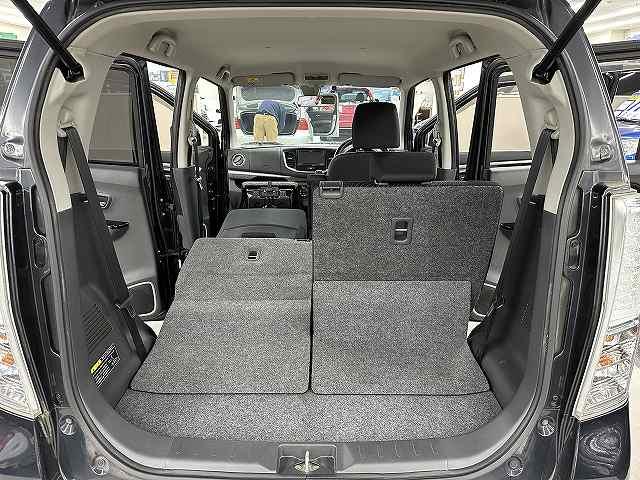 国産、輸入車を問わず提携工場にて熟練の整備士さんがしっかりご納車の整備をいたします。もちろん、ご納車後の修理や車検も承ります。お気軽にご相談下さい。