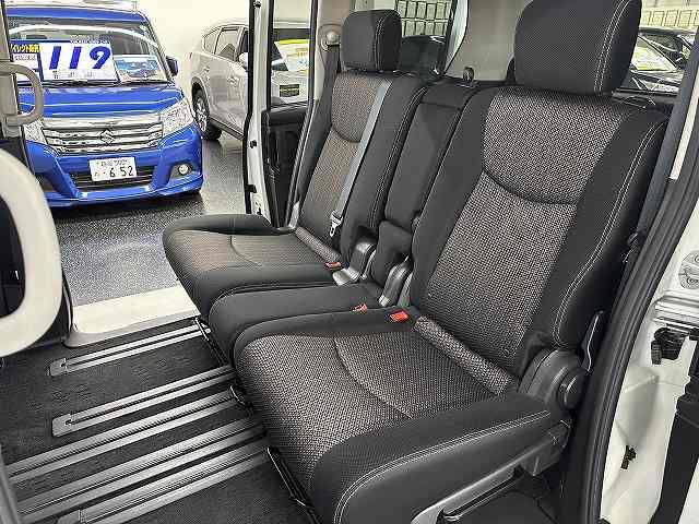 セレナ ハイウェイスター Vセレ+セーフティ SHV Aセフ ユーザー買取 禁煙 1オナ車 純正ナビTV ブルートゥースオーディオ アラウンドビューモニタ 後席フリップダウンモニタ 両側パワースライドドア ETC LEDヘッドライト&フォグ 衝突被害軽減ブレーキ(8枚目)