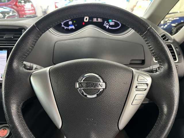 セレナ ハイウェイスター Vセレ+セーフティ SHV Aセフ ユーザー買取 禁煙 1オナ車 純正ナビTV ブルートゥースオーディオ アラウンドビューモニタ 後席フリップダウンモニタ 両側パワースライドドア ETC LEDヘッドライト&フォグ 衝突被害軽減ブレーキ(32枚目)