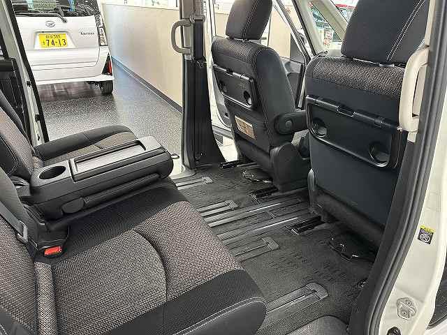 セレナ ハイウェイスター Vセレ+セーフティ SHV Aセフ ユーザー買取 禁煙 1オナ車 純正ナビTV ブルートゥースオーディオ アラウンドビューモニタ 後席フリップダウンモニタ 両側パワースライドドア ETC LEDヘッドライト&フォグ 衝突被害軽減ブレーキ(43枚目)