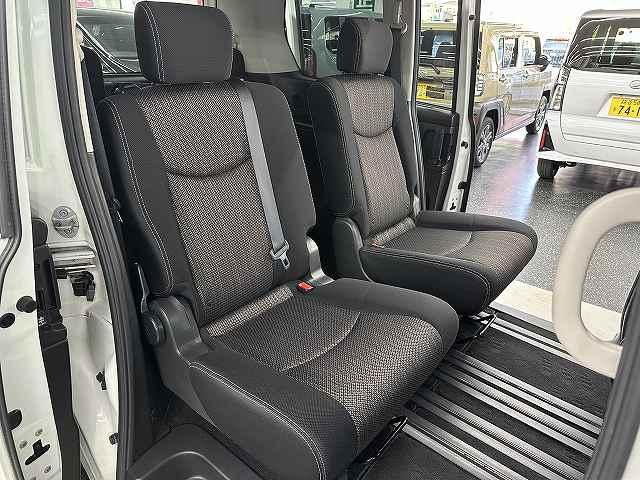 セレナ ハイウェイスター Vセレ+セーフティ SHV Aセフ ユーザー買取 禁煙 1オナ車 純正ナビTV ブルートゥースオーディオ アラウンドビューモニタ 後席フリップダウンモニタ 両側パワースライドドア ETC LEDヘッドライト&フォグ 衝突被害軽減ブレーキ(44枚目)