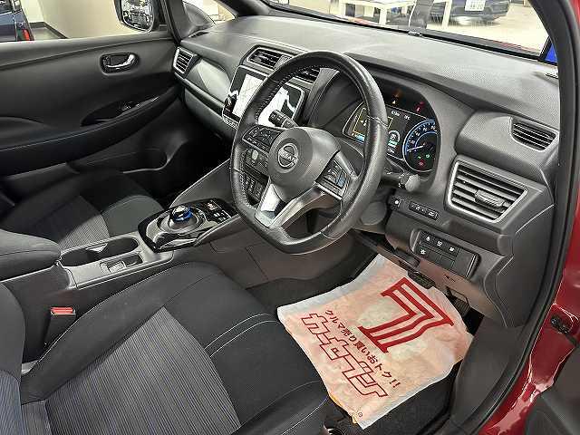 リーフ ｅ＋　Ｘ　アーバンクロム　ユーザー買取　禁煙　純正ナビＴＶ　ブルートゥースオーディオ　アラウンドビューモニター　ＥＴＣ　インテリジェントミラー　シートヒーター　ドラレコ　ＬＥＤヘッドライト　衝突被害軽減ブレーキ　充電ケーブル（4枚目）