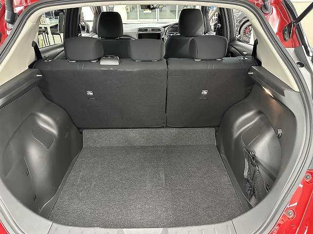 リーフ ｅ＋　Ｘ　アーバンクロム　ユーザー買取　禁煙　純正ナビＴＶ　ブルートゥースオーディオ　アラウンドビューモニター　ＥＴＣ　インテリジェントミラー　シートヒーター　ドラレコ　ＬＥＤヘッドライト　衝突被害軽減ブレーキ　充電ケーブル（9枚目）