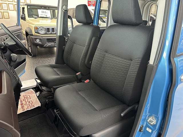 ルーミー Ｘ　Ｓ　ユーザー買取　純正ナビＴＶ　ブルートゥースオーディオ　バックカメラ　ＥＴＣ　左パワースライドドア　前席シートヒーター　アームレスト　プッシュスタート　キーフリー　スペアタイヤ　衝突被害軽減ブレーキ（6枚目）