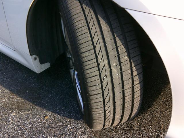 クラウン ２．５アスリート　ナビパッケージ　純正ナビ地デジＴＶバックカメラ　車高調ローダウン　純正１８インチアルミ　運転席助手席パワーシート　ＨＩＤヘッドライト　　プッシュスタート　スマートキー　ＥＴＣ付き　シートカバー付き（12枚目）