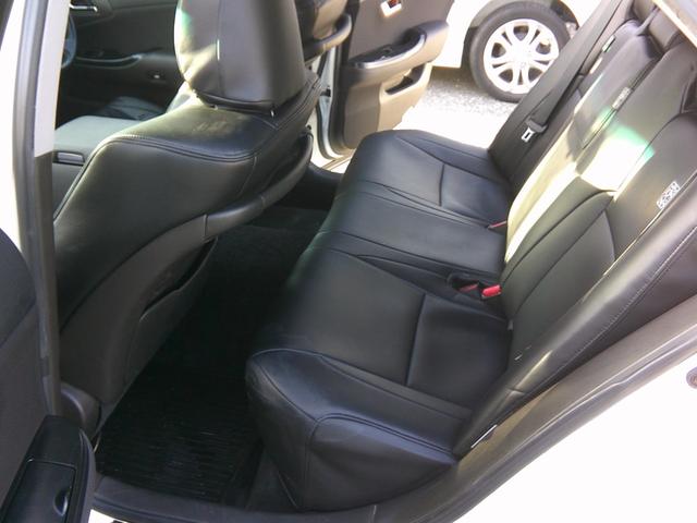 クラウン ２．５アスリート　ナビパッケージ　純正ナビ地デジＴＶバックカメラ　車高調ローダウン　純正１８インチアルミ　運転席助手席パワーシート　ＨＩＤヘッドライト　　プッシュスタート　スマートキー　ＥＴＣ付き　シートカバー付き（15枚目）