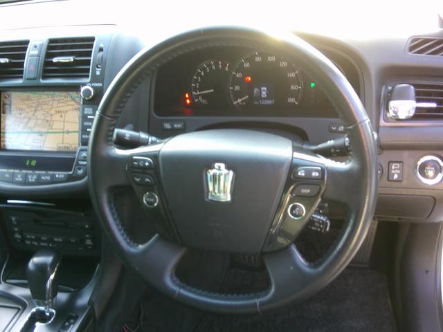 クラウン ２．５アスリート　ナビパッケージ　純正ナビ地デジＴＶバックカメラ　車高調ローダウン　純正１８インチアルミ　運転席助手席パワーシート　ＨＩＤヘッドライト　　プッシュスタート　スマートキー　ＥＴＣ付き　シートカバー付き（18枚目）