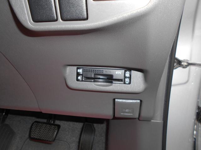 プリウス Ｓ　ナビ　ＴＶ　バックカメラ　ＣＤ／ＤＶＤ再生　Ｂｌｕｅｔｏｏｔｈ接続可　ＥＴＣ　アルミホイール　ＣＶＴ　スマートキー　アイドリングストップ　電動格納ミラー　盗難防止システム　　ＬＥＤヘッドライト（10枚目）