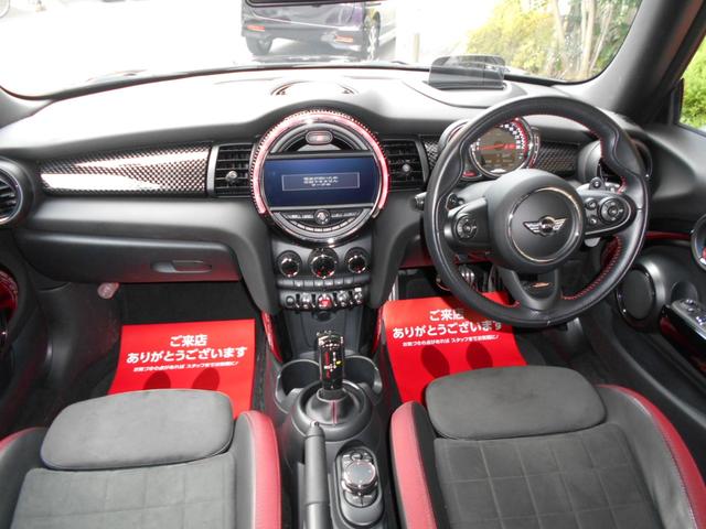 ＭＩＮＩ ジョンクーパーワークス　８速ＡＴ　１７，０００ｋｍ台　ナビ　ＴＶ　バックカメラ　クリアランスソナー　オートクルーズコントロール　アルミホイル　オートマチックハイビーム　オートライト　スマートキー　アイドリングストップ　ＥＴＣ（3枚目）