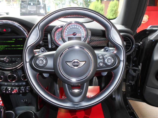 ＭＩＮＩ ジョンクーパーワークス　８速ＡＴ　１７，０００ｋｍ台　ナビ　ＴＶ　バックカメラ　クリアランスソナー　オートクルーズコントロール　アルミホイル　オートマチックハイビーム　オートライト　スマートキー　アイドリングストップ　ＥＴＣ（4枚目）