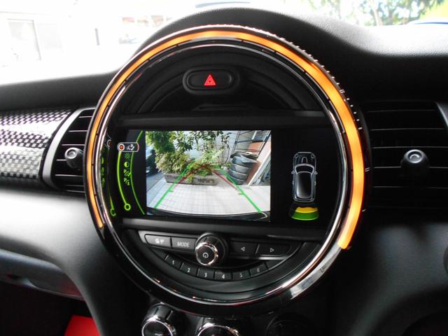 ＭＩＮＩ ジョンクーパーワークス　８速ＡＴ　１７，０００ｋｍ台　ナビ　ＴＶ　バックカメラ　クリアランスソナー　オートクルーズコントロール　アルミホイル　オートマチックハイビーム　オートライト　スマートキー　アイドリングストップ　ＥＴＣ（7枚目）