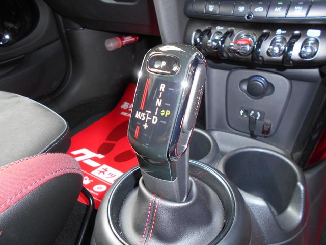 ＭＩＮＩ ジョンクーパーワークス　８速ＡＴ　１７，０００ｋｍ台　ナビ　ＴＶ　バックカメラ　クリアランスソナー　オートクルーズコントロール　アルミホイル　オートマチックハイビーム　オートライト　スマートキー　アイドリングストップ　ＥＴＣ（10枚目）